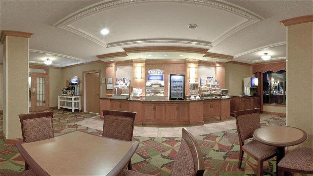 Holiday Inn Express Hotel & Suites Forest By Ihg Exteriér fotografie