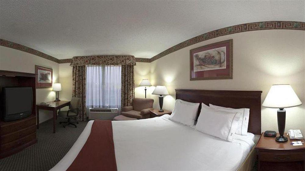 Holiday Inn Express Hotel & Suites Forest By Ihg Exteriér fotografie