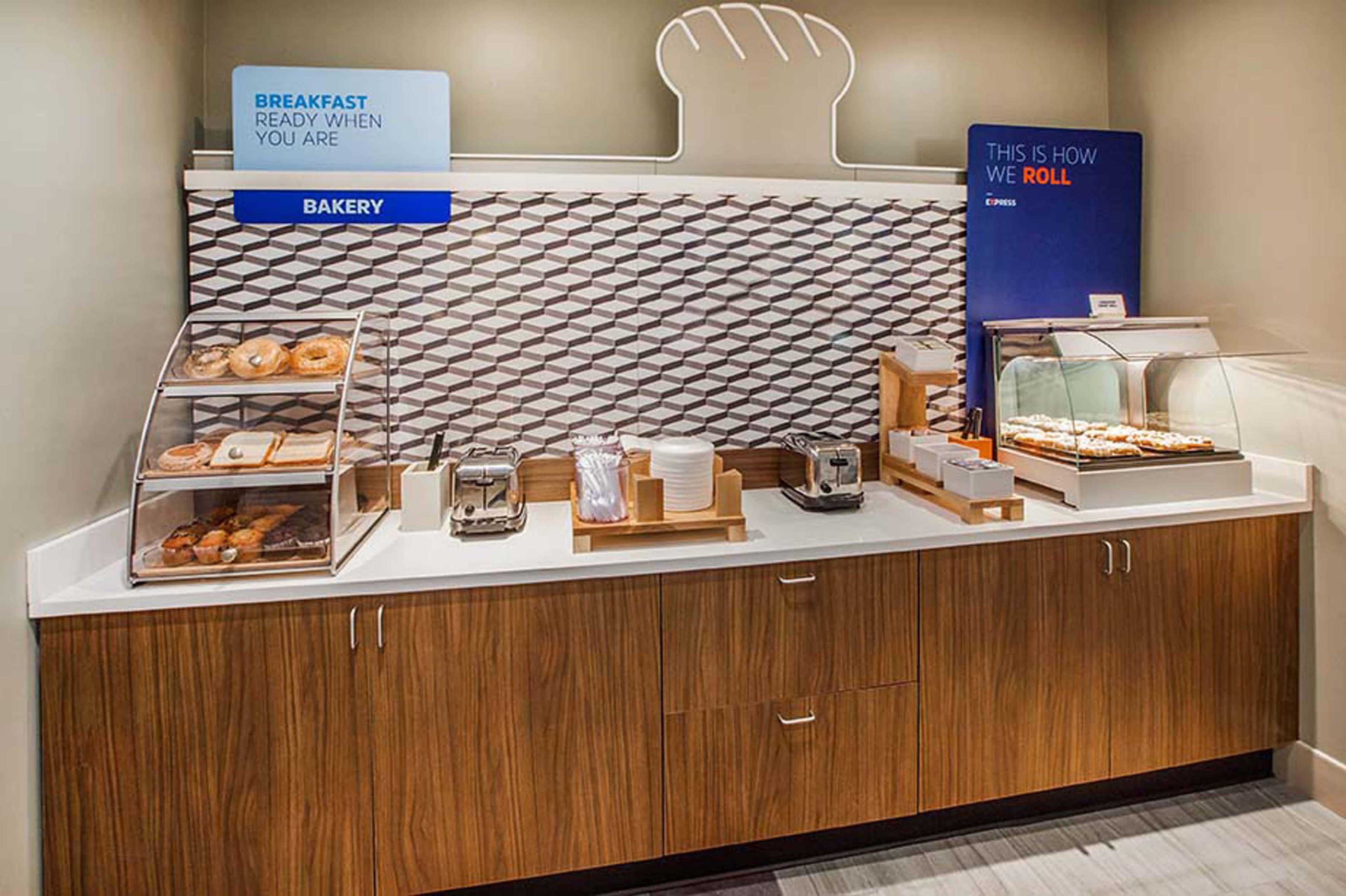 Holiday Inn Express Hotel & Suites Forest By Ihg Exteriér fotografie