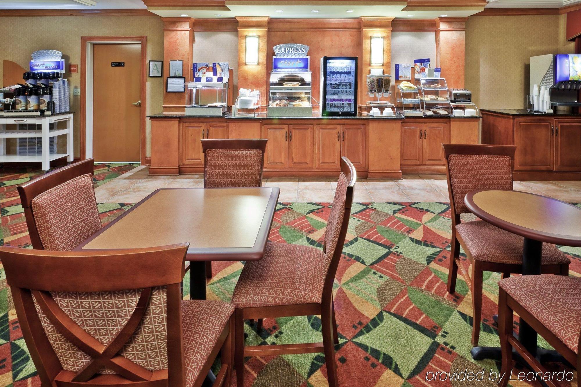 Holiday Inn Express Hotel & Suites Forest By Ihg Exteriér fotografie
