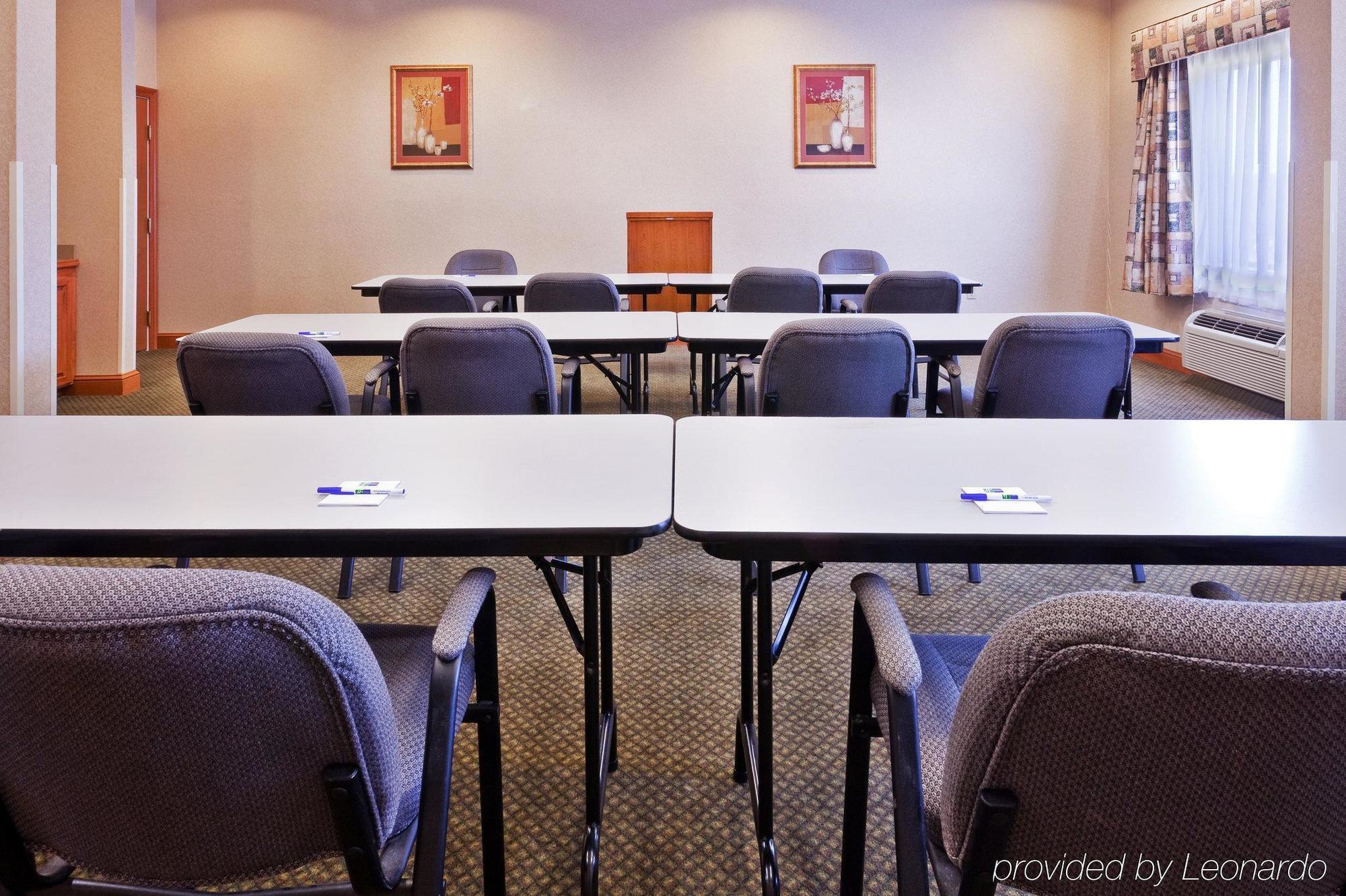 Holiday Inn Express Hotel & Suites Forest By Ihg Exteriér fotografie