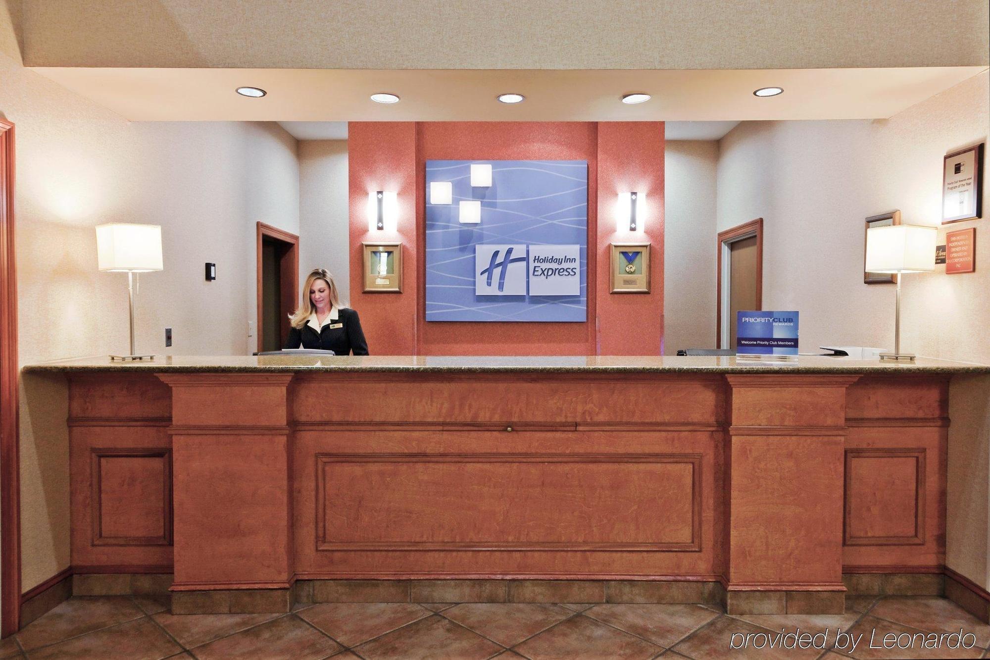 Holiday Inn Express Hotel & Suites Forest By Ihg Exteriér fotografie